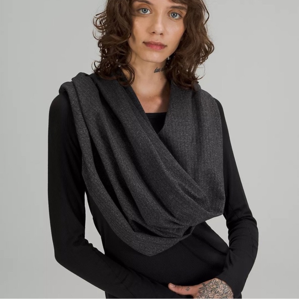 NWT Lululemon Vinyasa Scarf